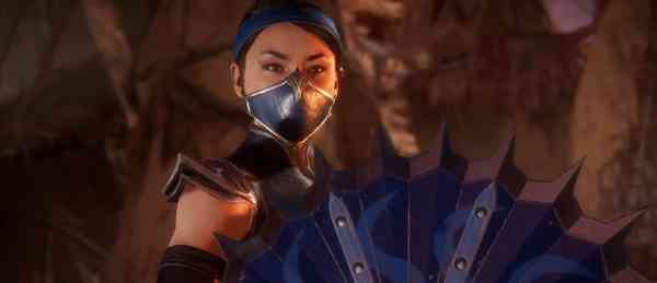 The girl perfectly repeated the techniques of Kitana from Mortal Kombat 11