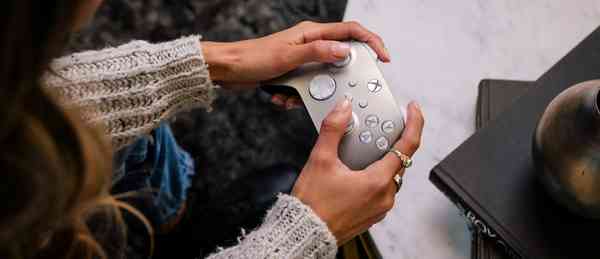 Microsoft has introduced a "lunar" gamepad for Xbox, capable of changing color