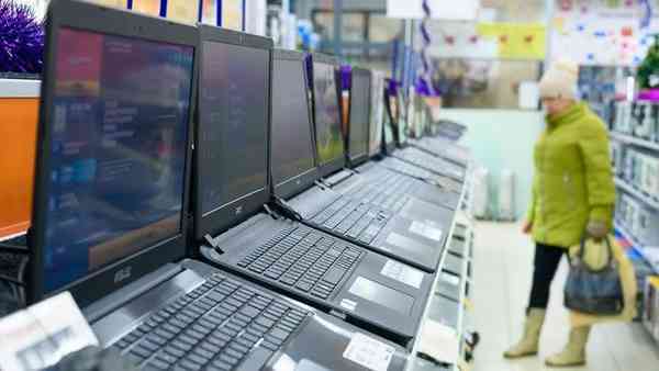 Продажи ноутбуков в России с начала года выросли почти на 30%