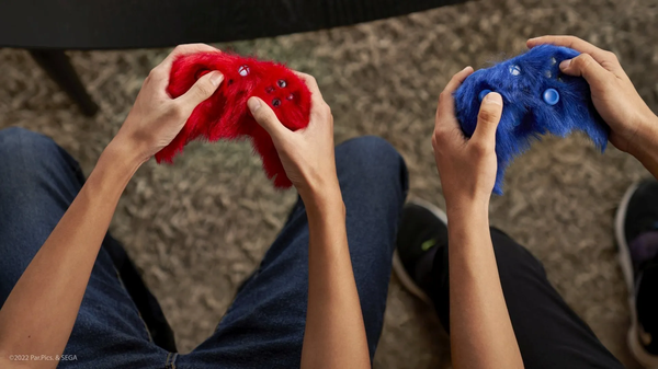 Microsoft показала уникальный Xbox Series S с мохнатыми геймпадами в стиле Соника и Наклза