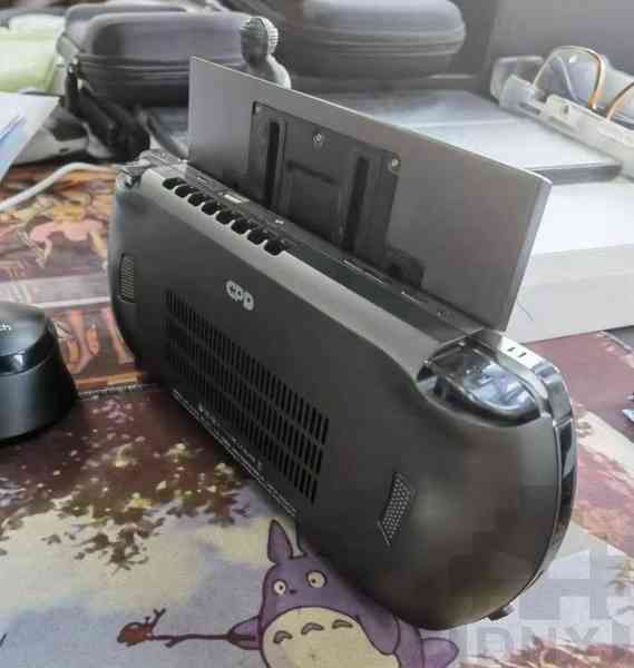 photos-and-specs-of-gpd-win-4-portable-pc-in-psp-design-and-with-iron-20-more-powerful-than-steam-deck-leaked_8.jpg