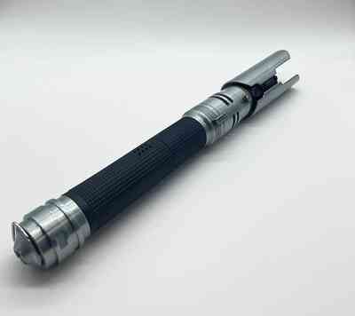 a-collector-s-edition-of-star-wars-jedi-survivor-with-a-replica-lightsaber-is-presented_7.jpg
