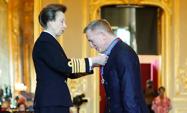princess-anne-awarded-daniel-craig-the-order-of-saints-michael-and-george_1.png