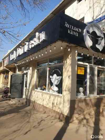in-kazakhstan-there-is-a-clothing-store-named-after-lady-dimitrescu-from-resident-evil-village_2.jpg