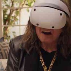 Оззи Осборн играет в Horizon Call of the Mountain в рекламном ролике PlayStation VR2